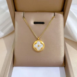 Elegant Floral Pendant Necklace